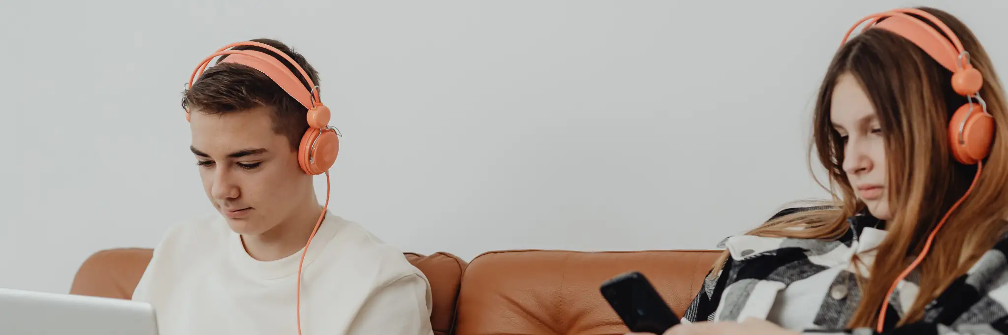 między ekranem a rzeczywistością – jak młodzież korzysta z internetu